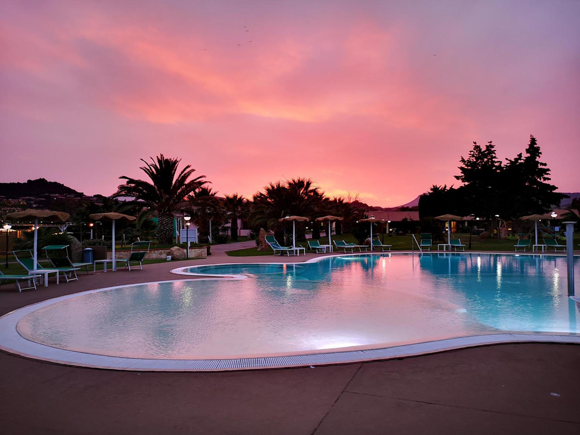 Rey Beach Club Monte Nai Exteriör bild