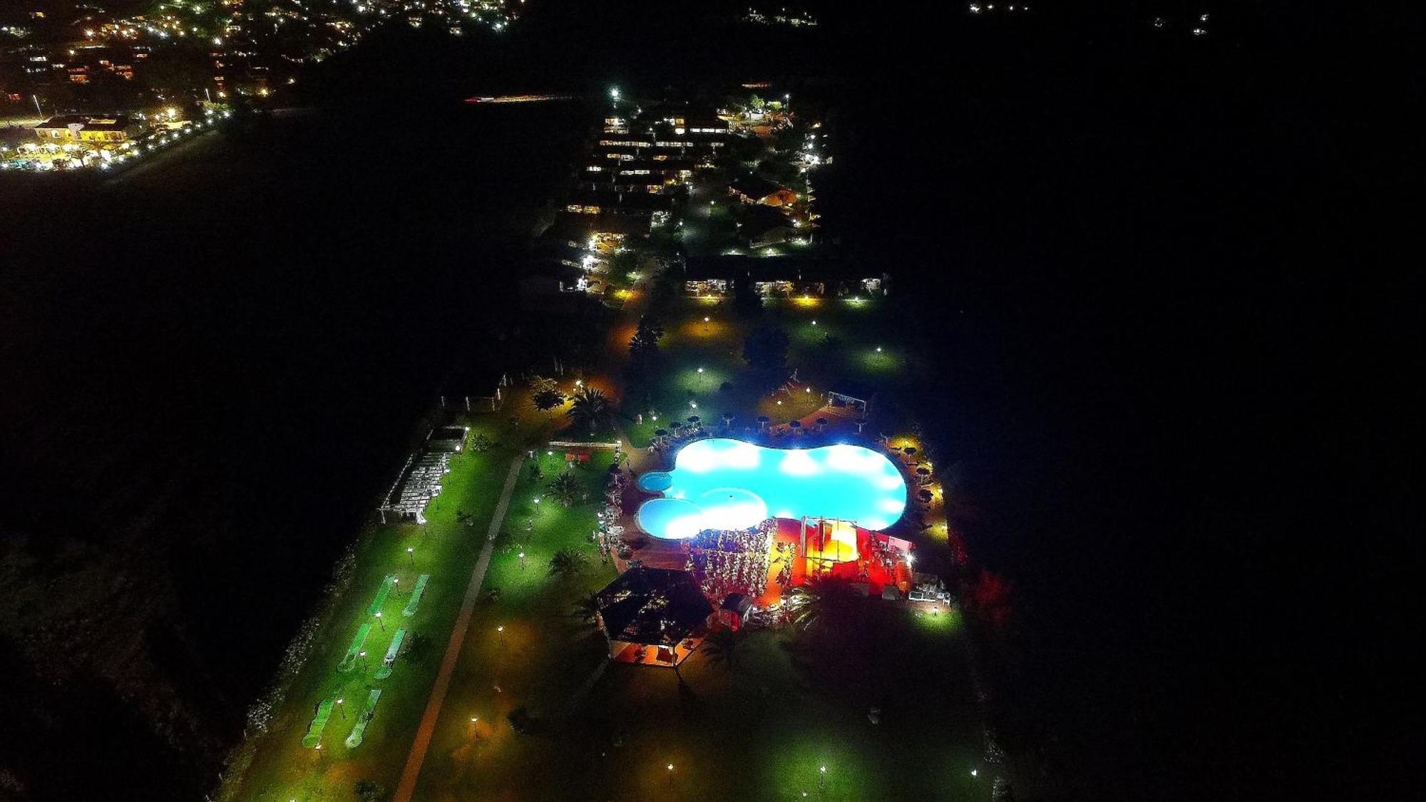 Rey Beach Club Monte Nai Exteriör bild