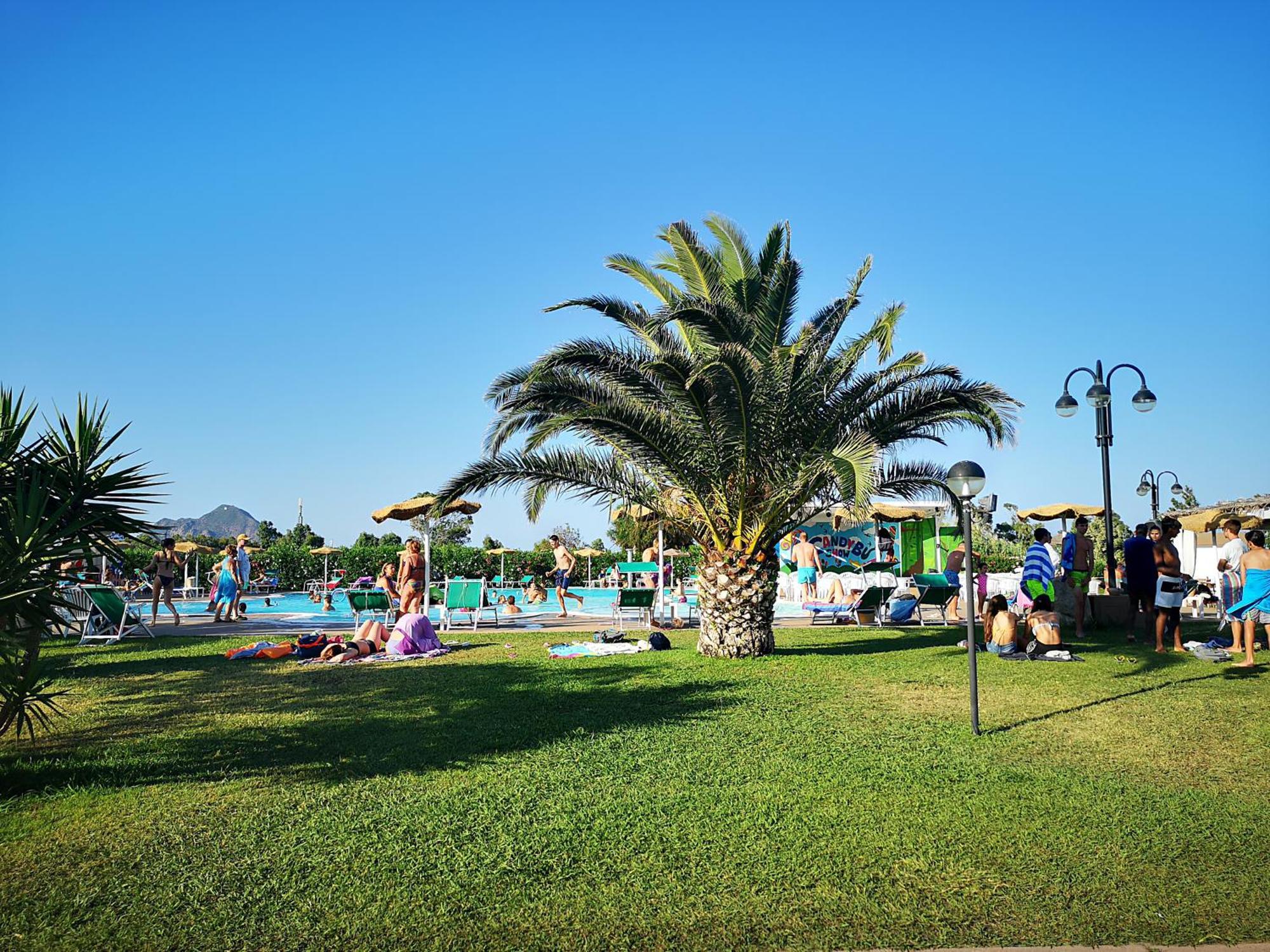 Rey Beach Club Monte Nai Exteriör bild