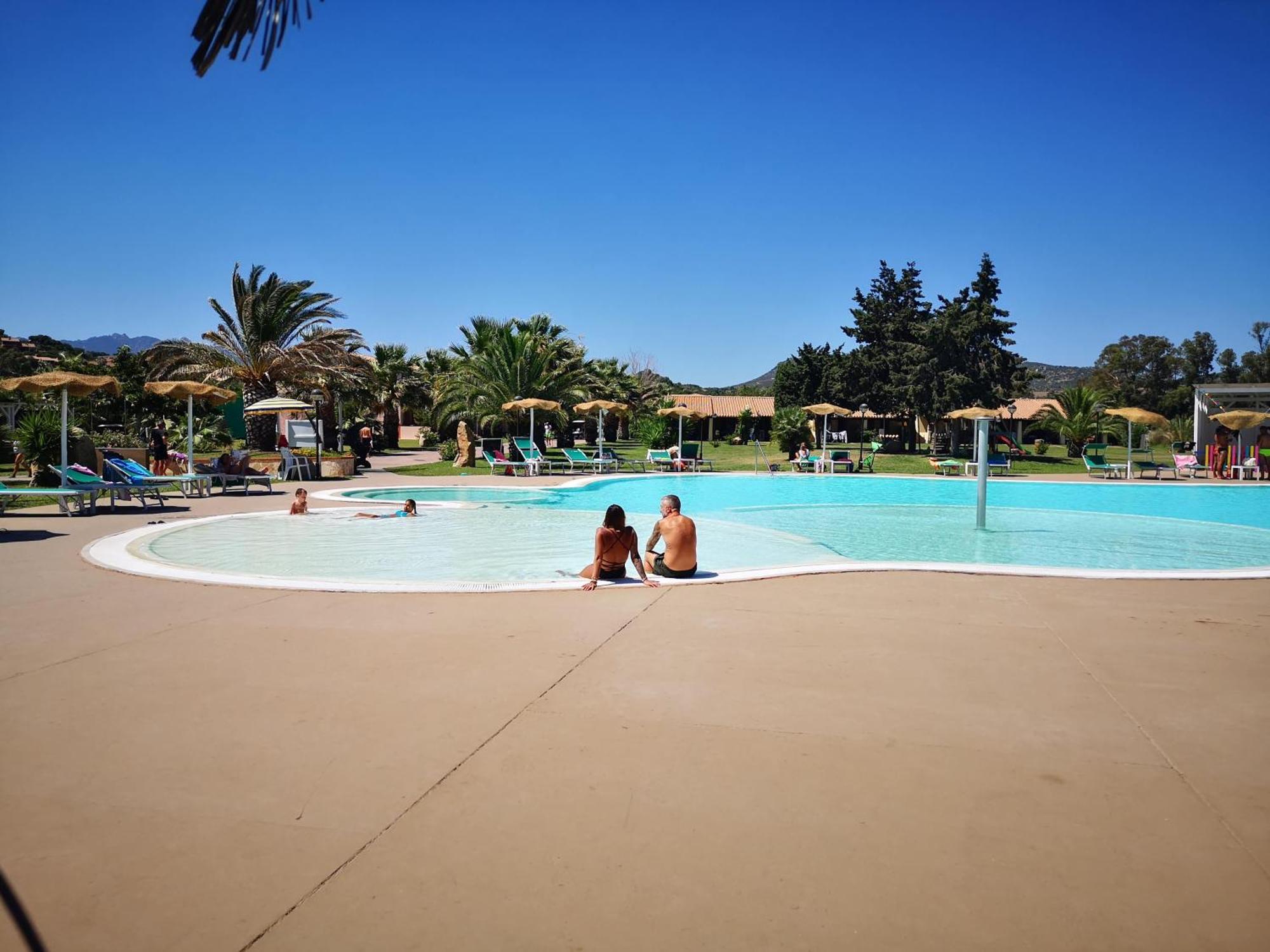 Rey Beach Club Monte Nai Exteriör bild