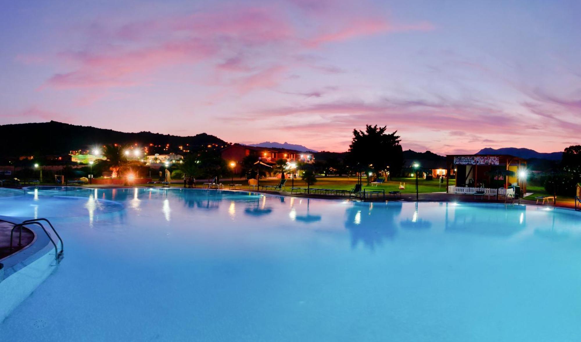 Rey Beach Club Monte Nai Exteriör bild