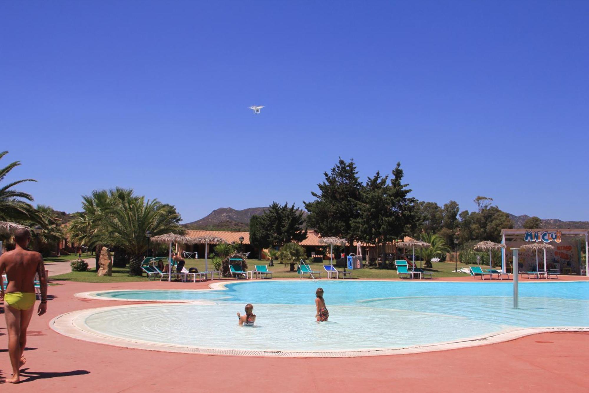 Rey Beach Club Monte Nai Exteriör bild