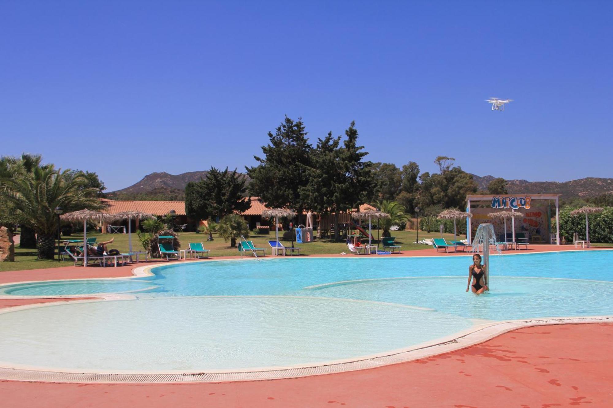 Rey Beach Club Monte Nai Exteriör bild